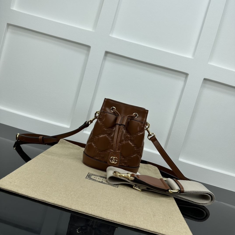 G*u*i bucket bags